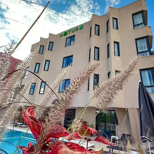 Notus Apartahotel